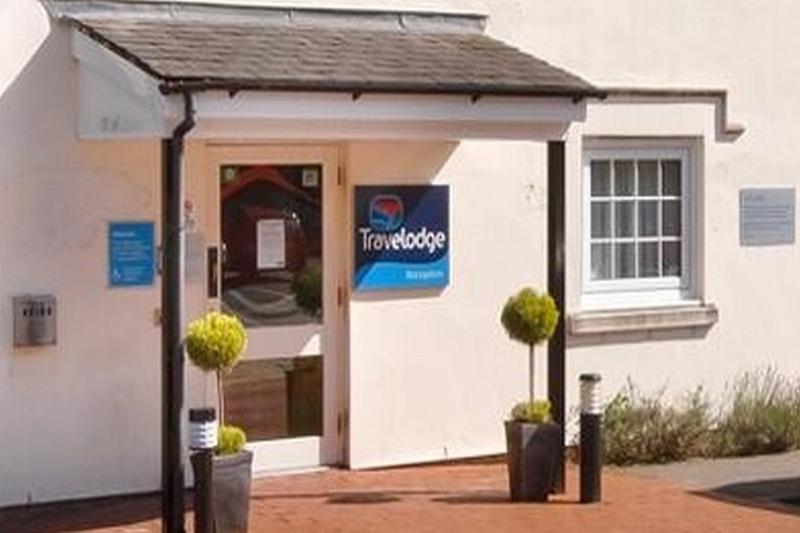 Travelodge Cardiff Airport Барри Экстерьер фото