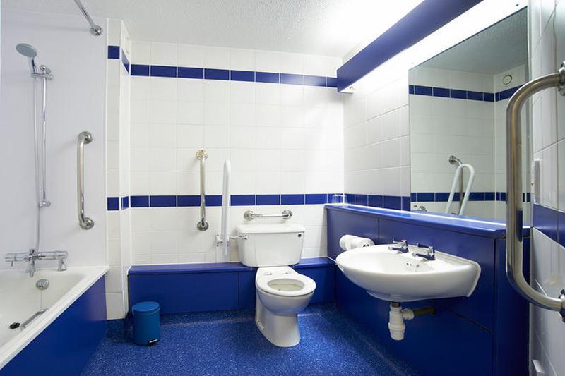 Travelodge Cardiff Airport Барри Экстерьер фото