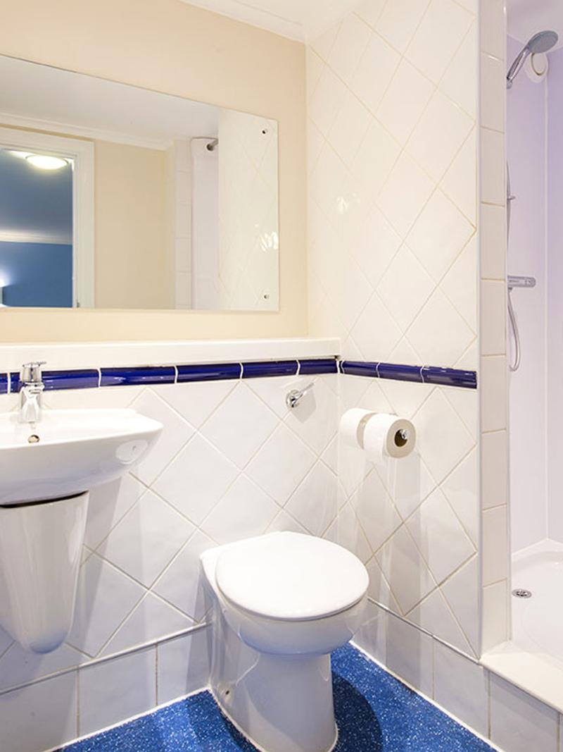 Travelodge Cardiff Airport Барри Экстерьер фото