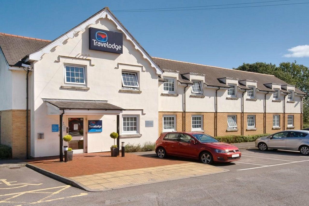 Travelodge Cardiff Airport Барри Экстерьер фото